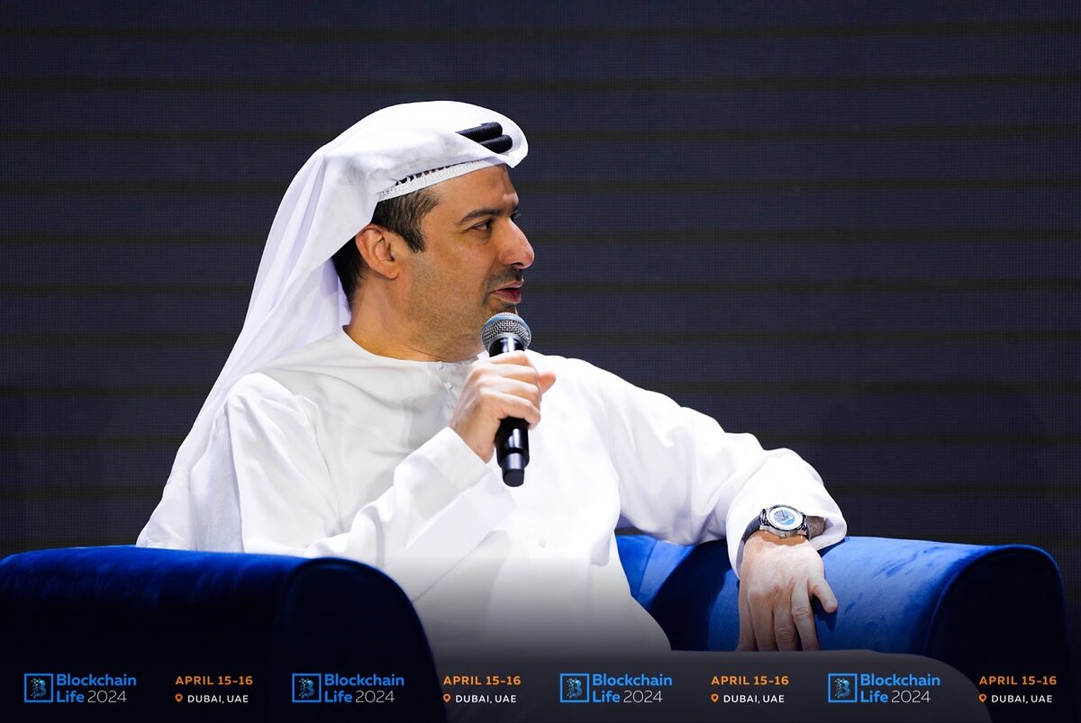 Presenter talking at Blockchain life conference.